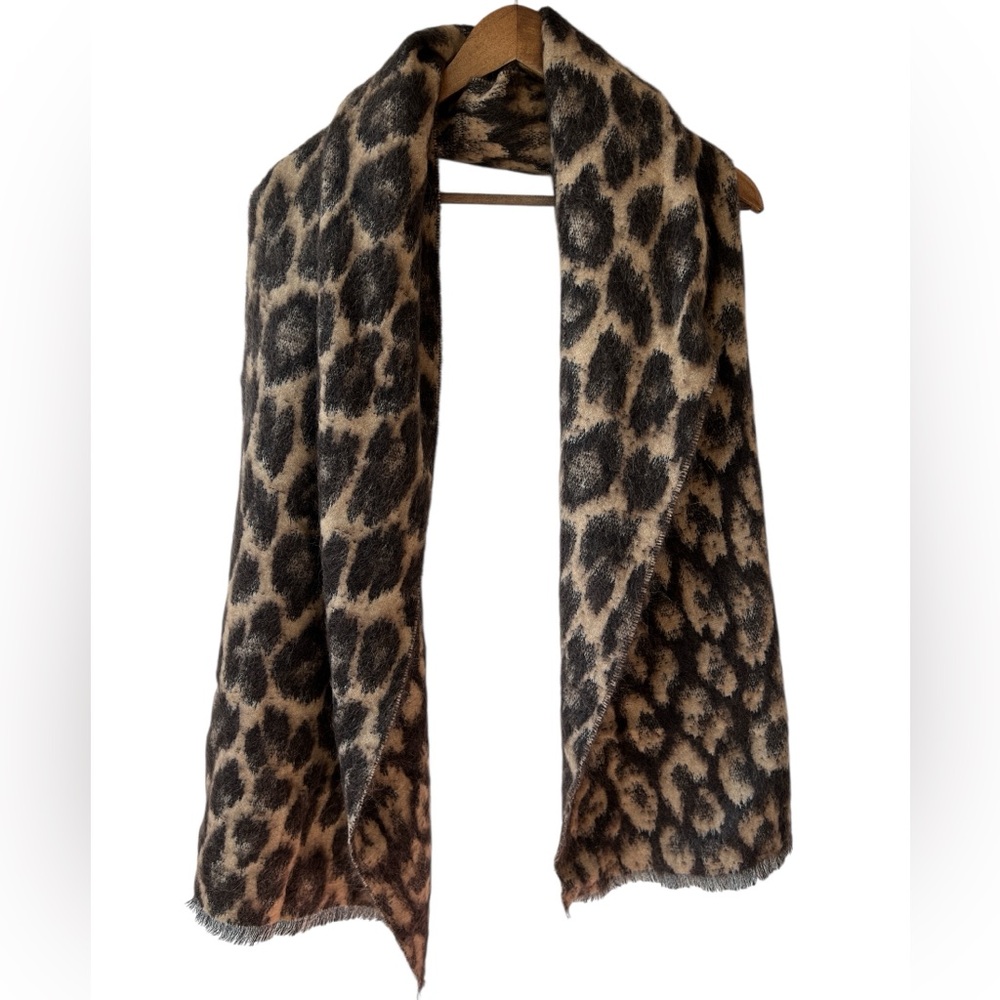 SOLD Sézane Leopard Camel Santorin Scarf - Picture 2 of 7